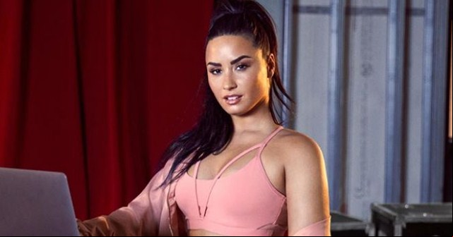 La cantante se ha mantenido 90 días sobria, según su madre.
