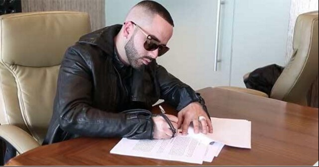 Rock Nation y Yandel firman contrato de alto reconocimiento